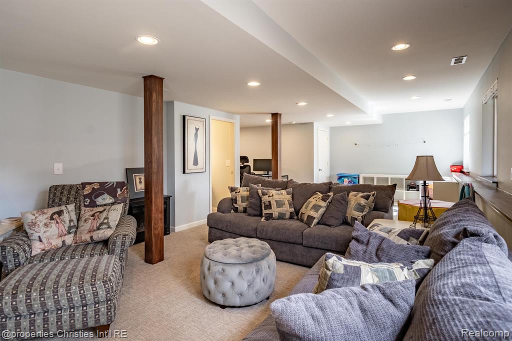5946 OAK BEND Court, Howell, MI 48843 — Photo 45
