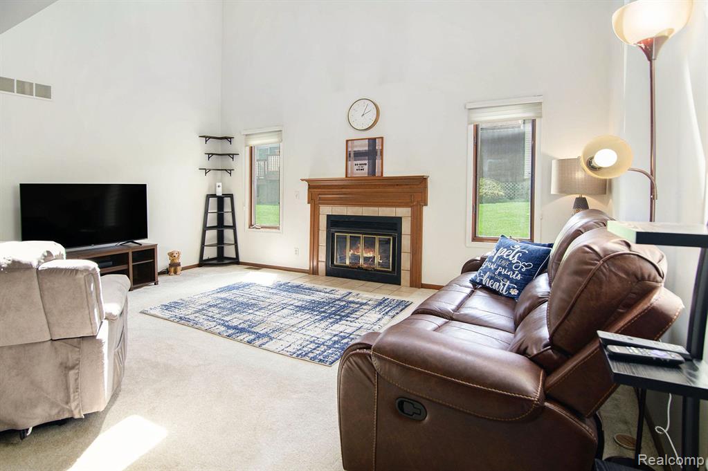 578 OAKBROOK Circle, Flushing, MI 48433 — Photo 2