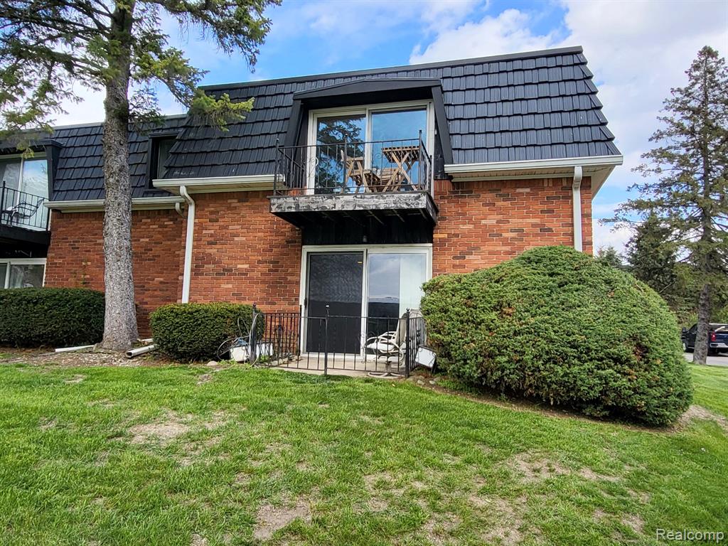 1844 Colonial Village Way, 3, Waterford, MI 48328 — Photo 2