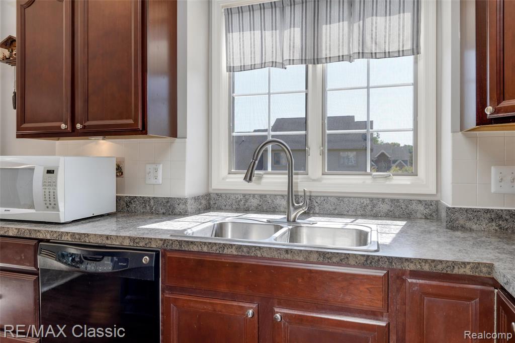45273 Jacob Drive, Novi, MI — Photo 15