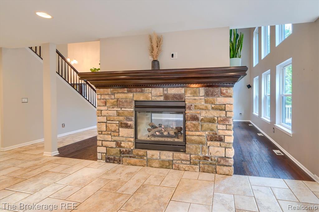 5239 Farmridge Lane, Grand Blanc, MI 48439 — Photo 14