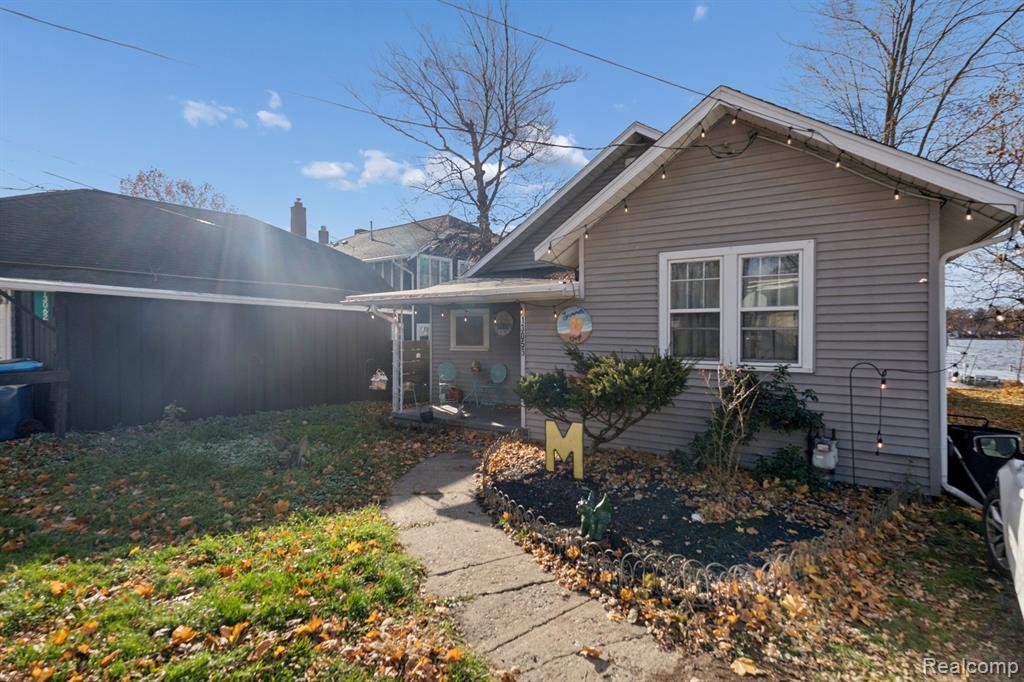 13056 Cussewago Drive, Fenton, MI 48430 — front exterior