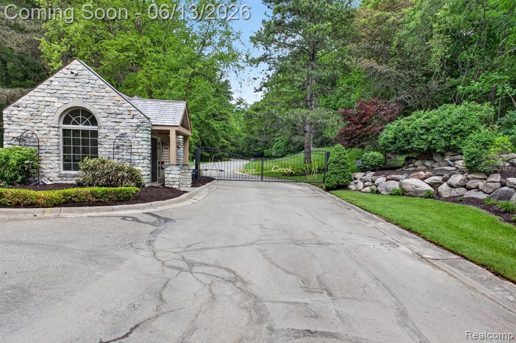 9961 Cross Creek Drive, South Lyon, MI 48178 — Photo 8