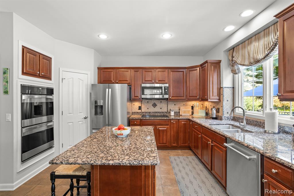 50548 AMBERLEY Boulevard, Canton, MI 48187 — Photo 13