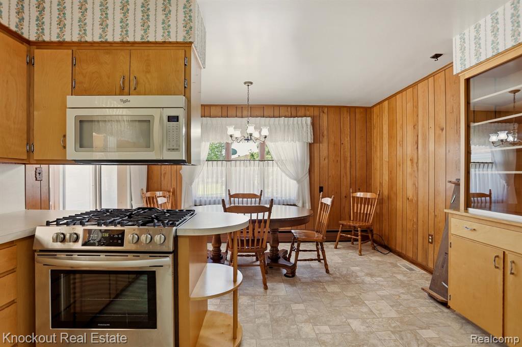 275 S Airport Road, Saginaw, MI 48601 — Photo 15