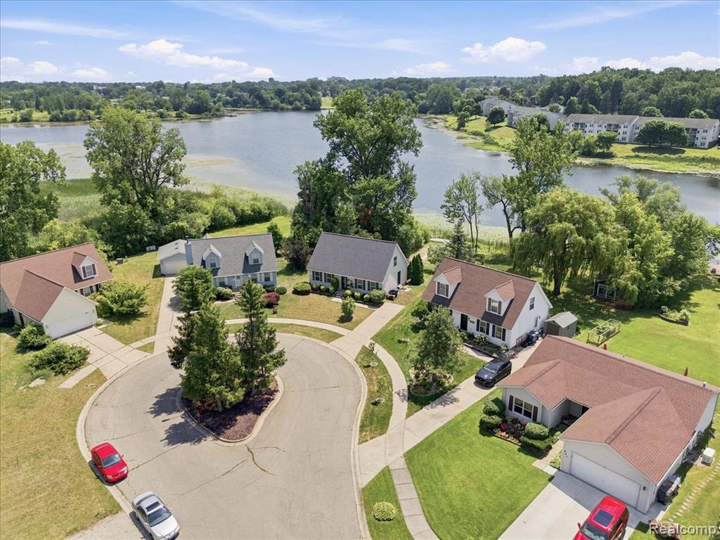 879 Barren Oaks Drive, Pontiac, MI 48341 — Photo 44