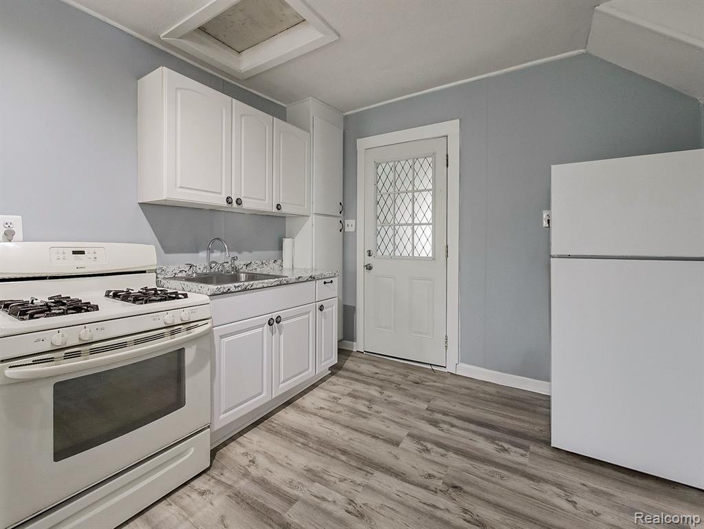 654 HICKORY unit 3 Street, Milford, MI 48381 — Photo 2