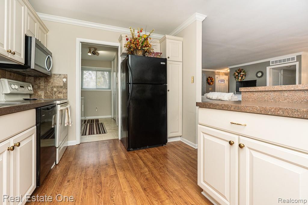 61 Nesbit Lane, Rochester Hills, MI 48309 — Photo 13