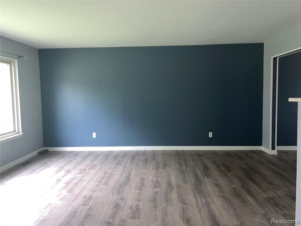 8737 Crestview Drive, Sterling Heights, MI 48312 — Photo 38