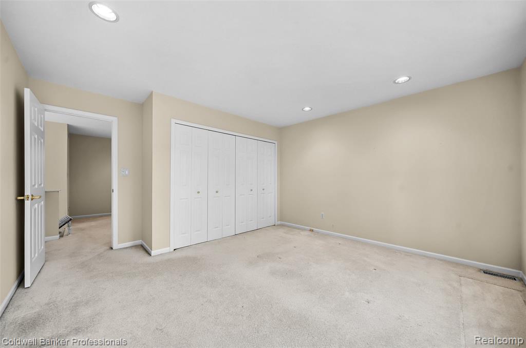 6560 Pleasant Lake Court, 11, West Bloomfield, MI — Photo 38