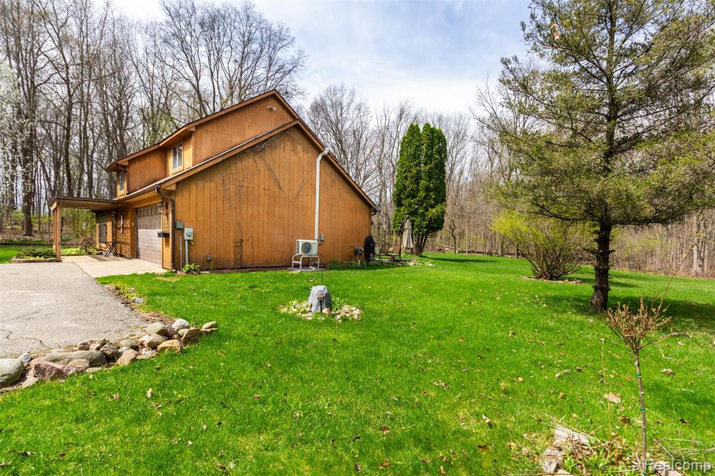 5327 Fern Drive, Fenton, MI 48430 — Photo 36