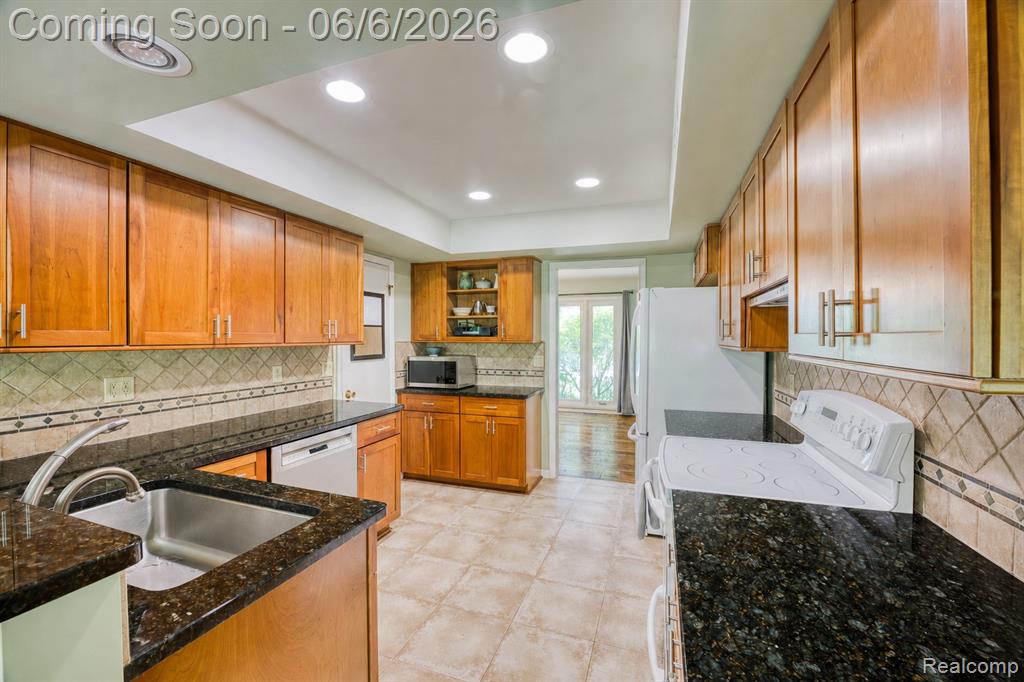 36275 Congress Road, Farmington, MI 48335 — Photo 16