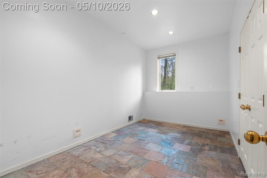 497 Lake George Road, Oakland, MI — Photo 28