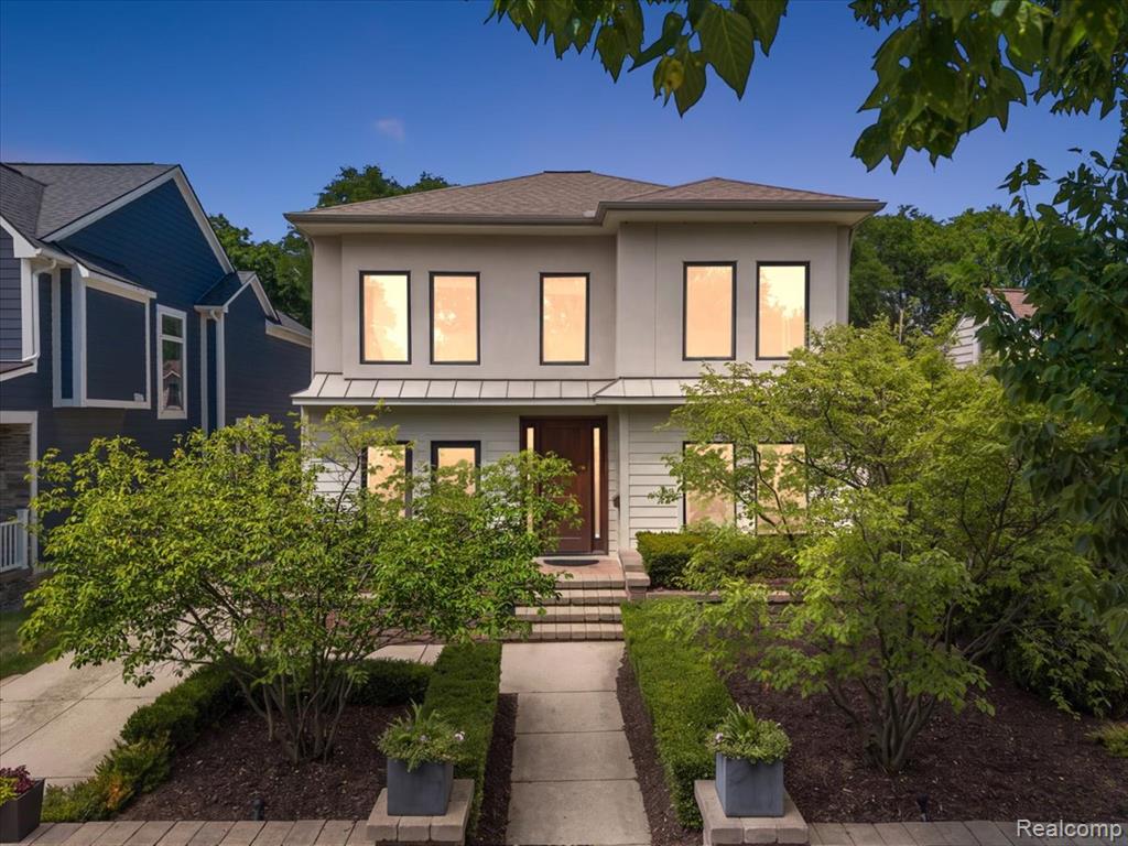 559 Bennaville Avenue, Birmingham, MI 48009