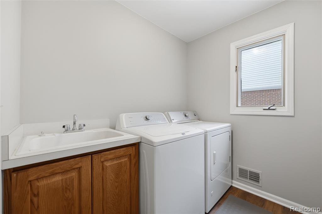48274 Beacon Square Drive, Macomb, MI 48044 — Photo 40