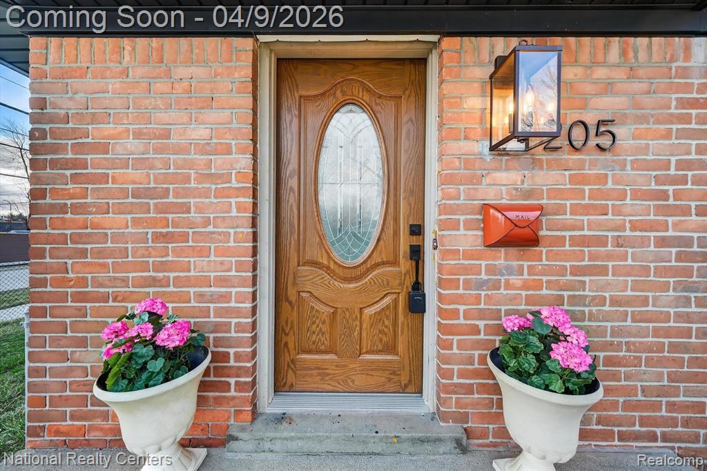 205 Royal Park Lane, Madison Heights, MI 48071 — Photo 5