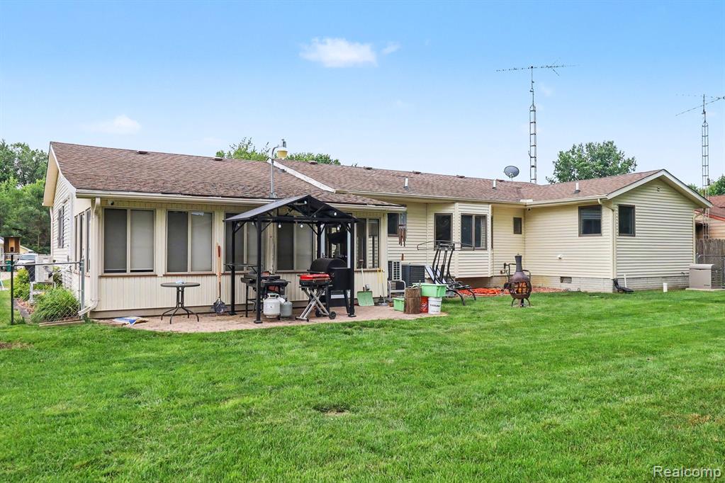 9442 WOODSIDE Trail, Swartz Creek, MI 48473 — Photo 27