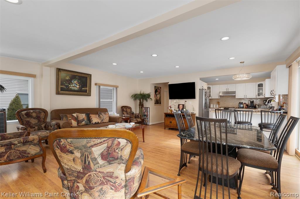 5615 Loveland Street, West Bloomfield, MI — Photo 2