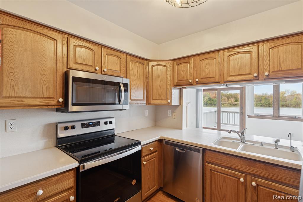 9502 Fenwin Drive, Grand Blanc, MI 48439 — Photo 13