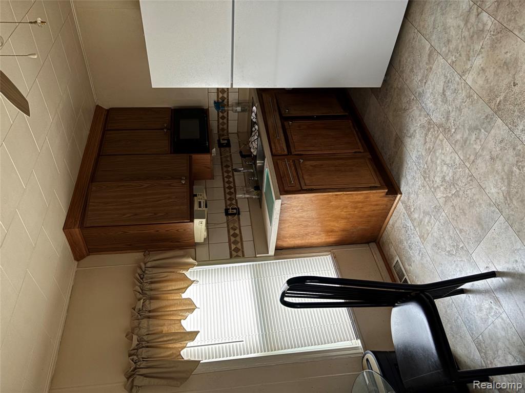 15151 Drysdale Street, Southgate, MI 48195 — Photo 4