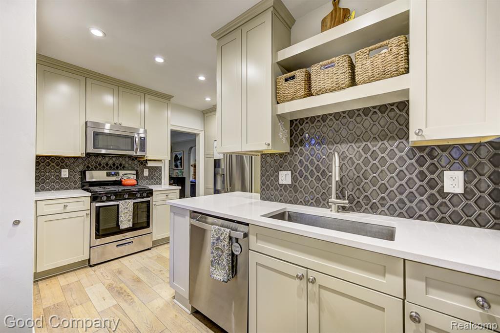 551 W Oakridge Street, Ferndale, MI 48220 — Photo 29