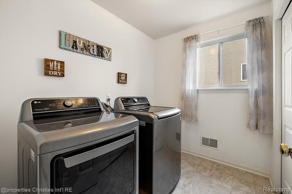 6367 Florence Lane, Belleville, MI 48111 — Photo 38