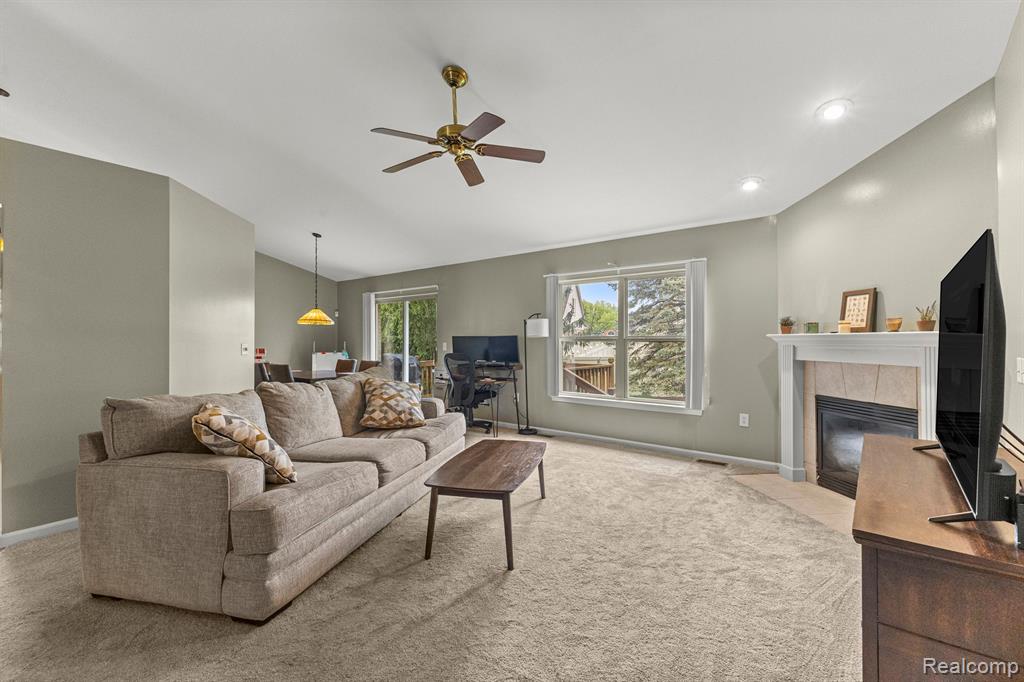 23879 ASHLEY Drive, Flat Rock, MI 48134 — Photo 10