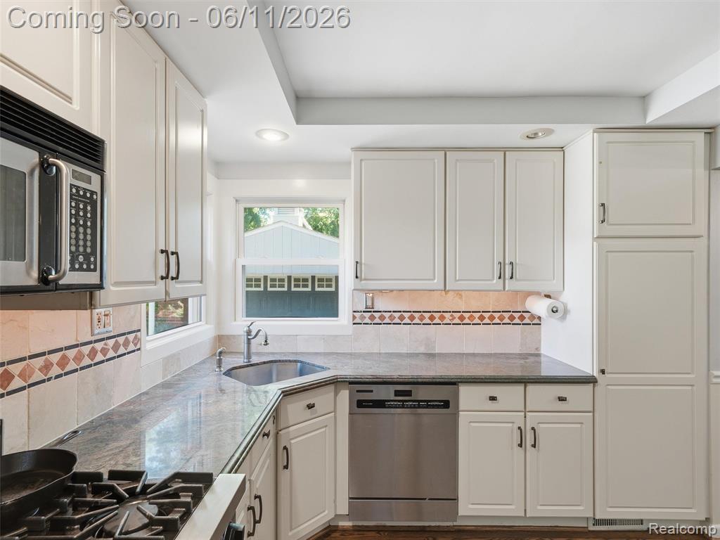 4133 Berkshire Road, Royal Oak, MI 48073 — Photo 7