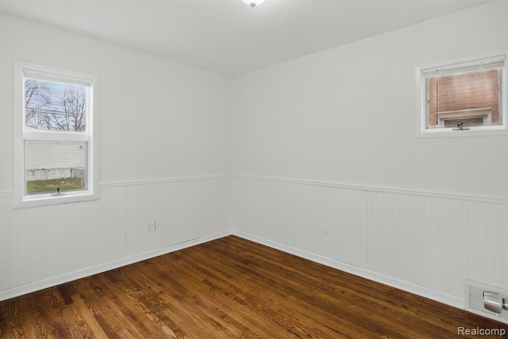 882 STEWART Avenue, Lincoln Park, MI 48146 — Photo 13