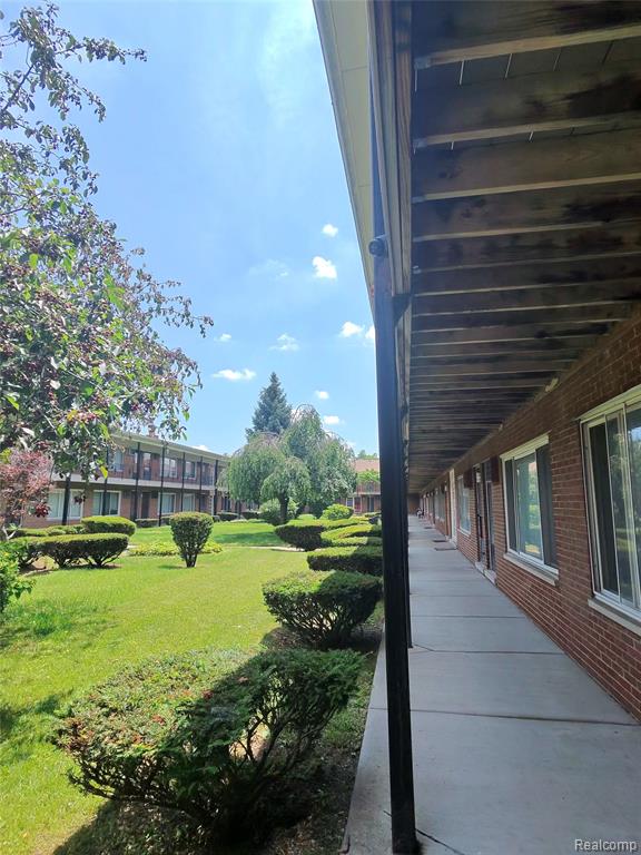 25301 five mile rd, Redford, MI 48239 — Photo 15
