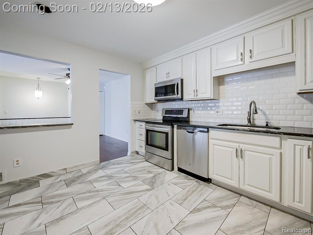 6505 Maple Lakes Court, West Bloomfield, MI — Photo 9