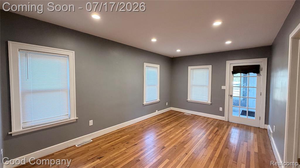 101 W HUDSON Avenue, Madison Heights, MI 48071 — Photo 2