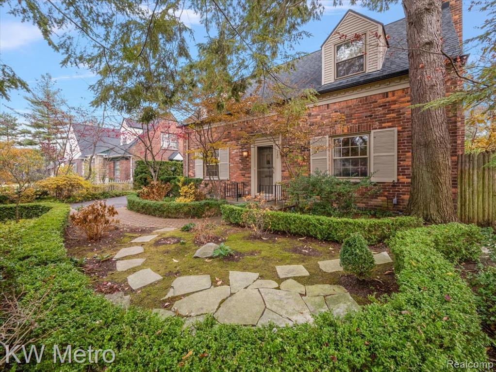 340 Kercheval Avenue, Grosse Pointe Farms, MI 48236 — Photo 2