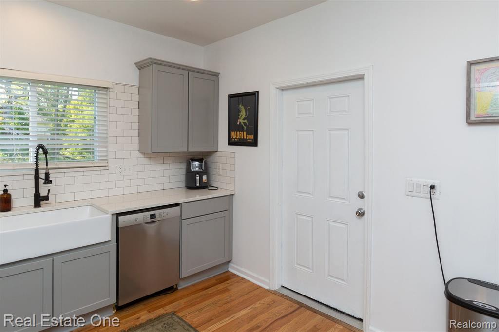 2420 FISCHER Street, Detroit, MI 48214 — Photo 24