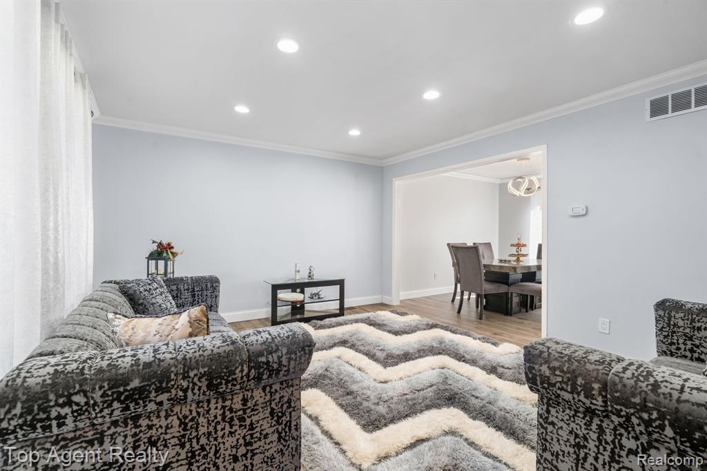 4238 GLOUCESTER Drive, Sterling Heights, MI 48310 — Photo 14