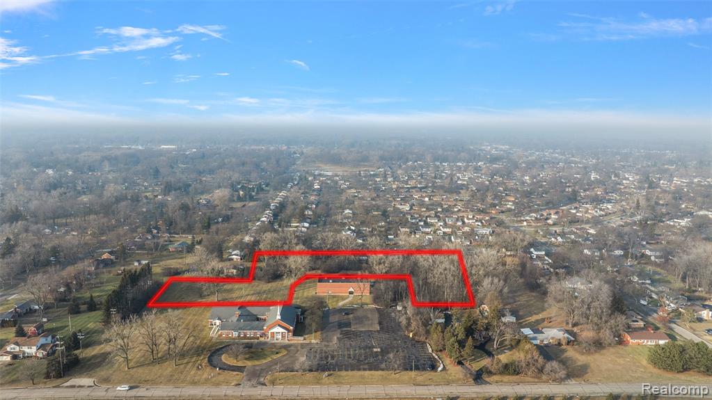 30330 Schoolcraft Road, Livonia, MI 48150