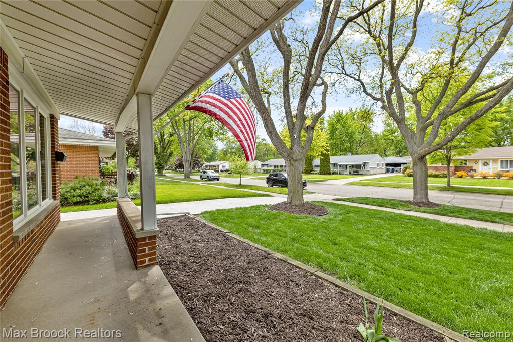 260 Lyons Drive, Troy, MI 48083 — Photo 3