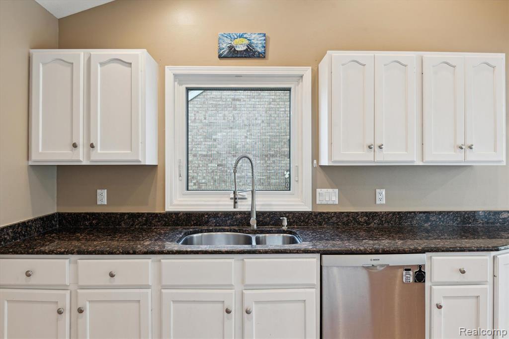 810 CARRINGTON Boulevard, Monroe, MI 48161 — Photo 21