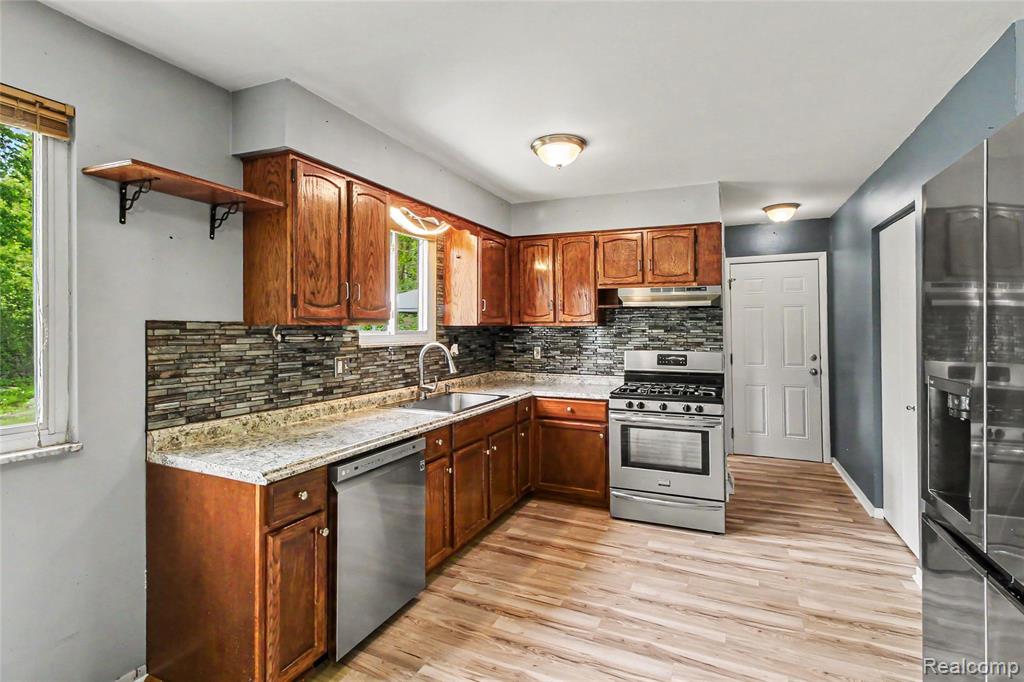 829 Holly Bush Drive, Holly, MI 48442 — Photo 8
