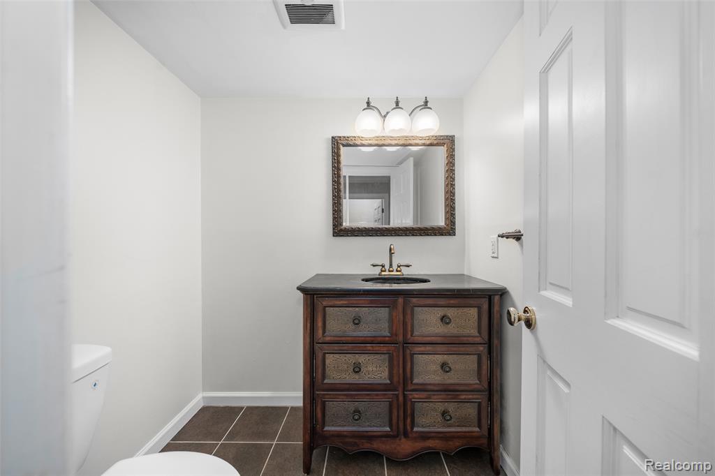 560 Billingsgate Court, Bloomfield Hills, MI 48301 — Photo 13