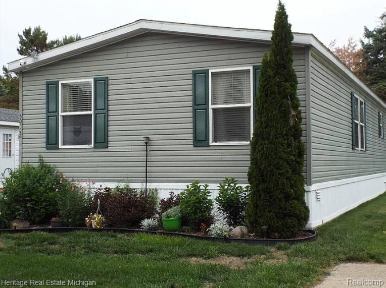 50948 Connecticut, Novi, MI — Photo 2