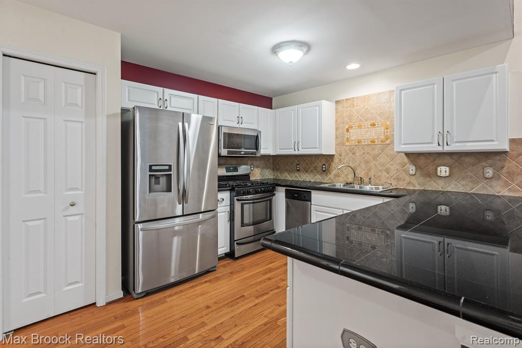 55222 BOARDWALK Drive, Shelby Twp, MI 48316 — Photo 6