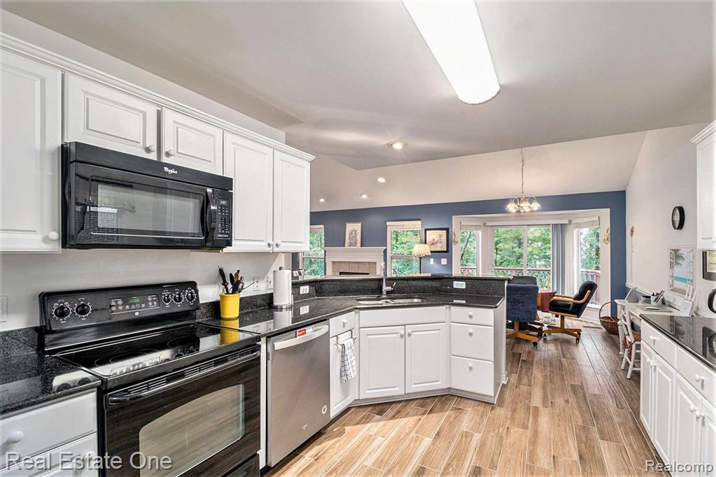 40832 LENOX PARK Drive, Novi, MI 48377 — Photo 9