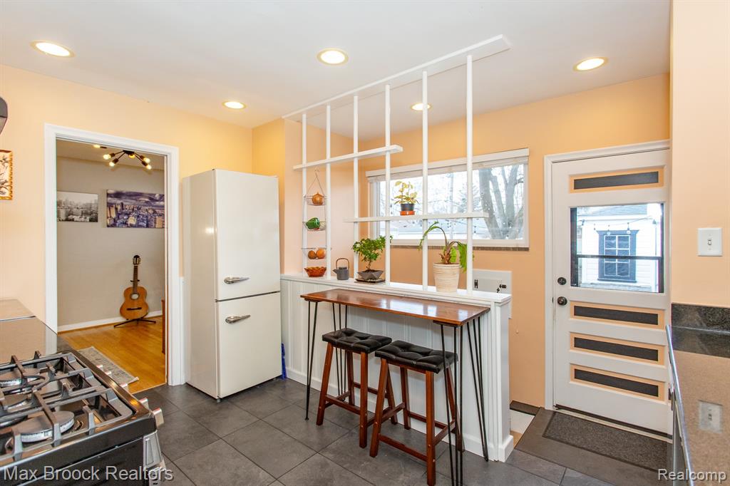 24460 Rosewood Street, Oak Park, MI 48237 — Photo 16