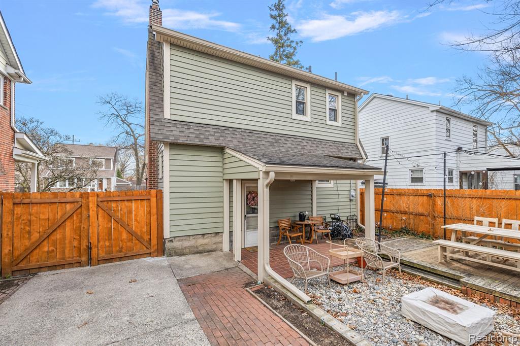 915 FARMDALE Street, Ferndale, MI 48220 — Photo 19