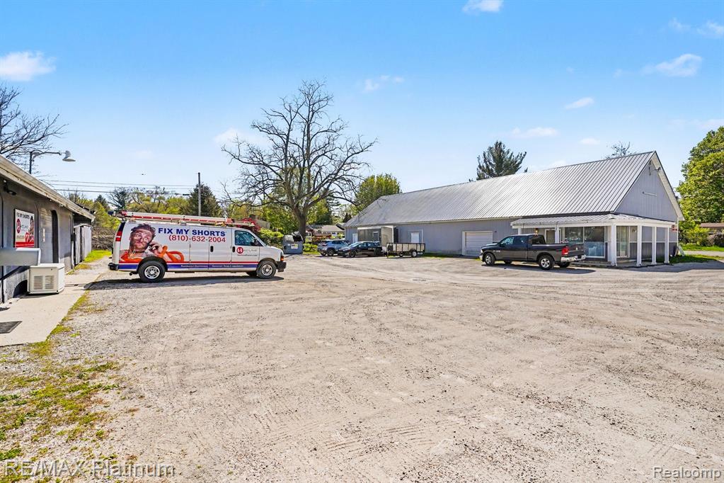 3552 Avon Street, Hartland, MI 48353 — Photo 33