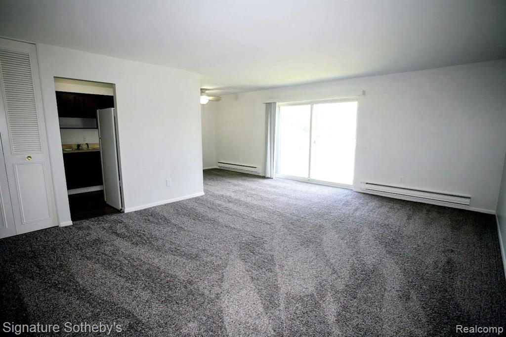 1812 COLONIAL VILLAGE Way, 3, Waterford, MI 48328 — Photo 3