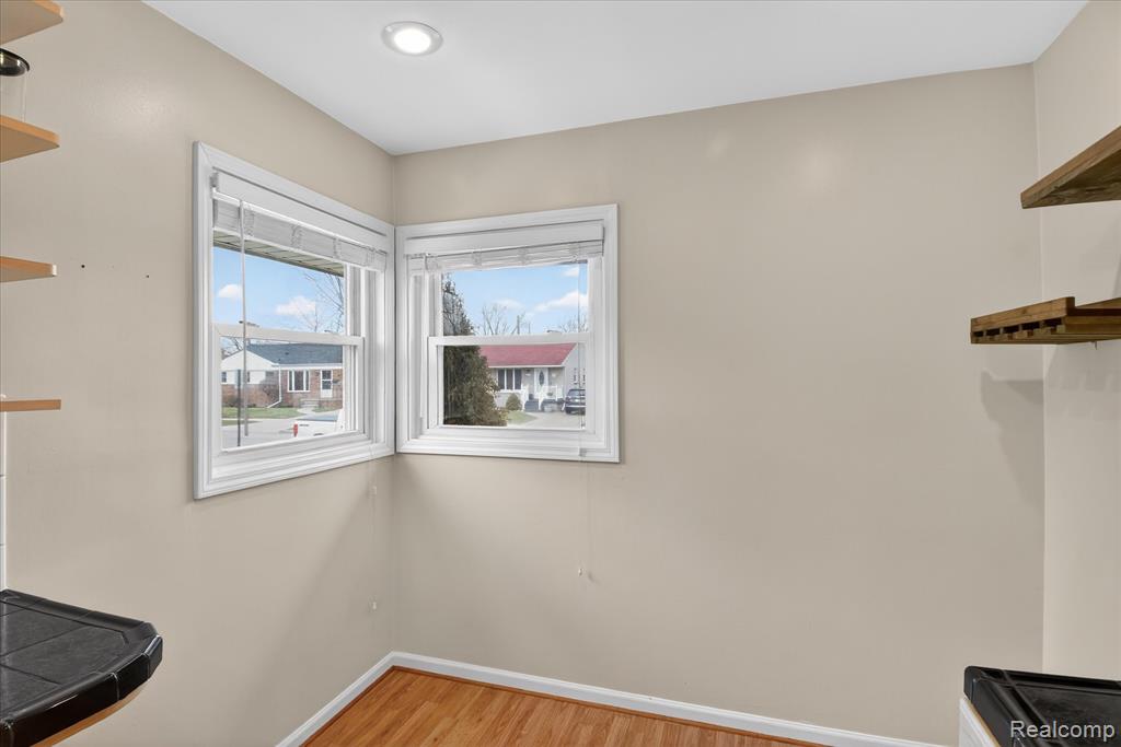 830 Mapleknoll Avenue, Madison Heights, MI 48071 — Photo 9