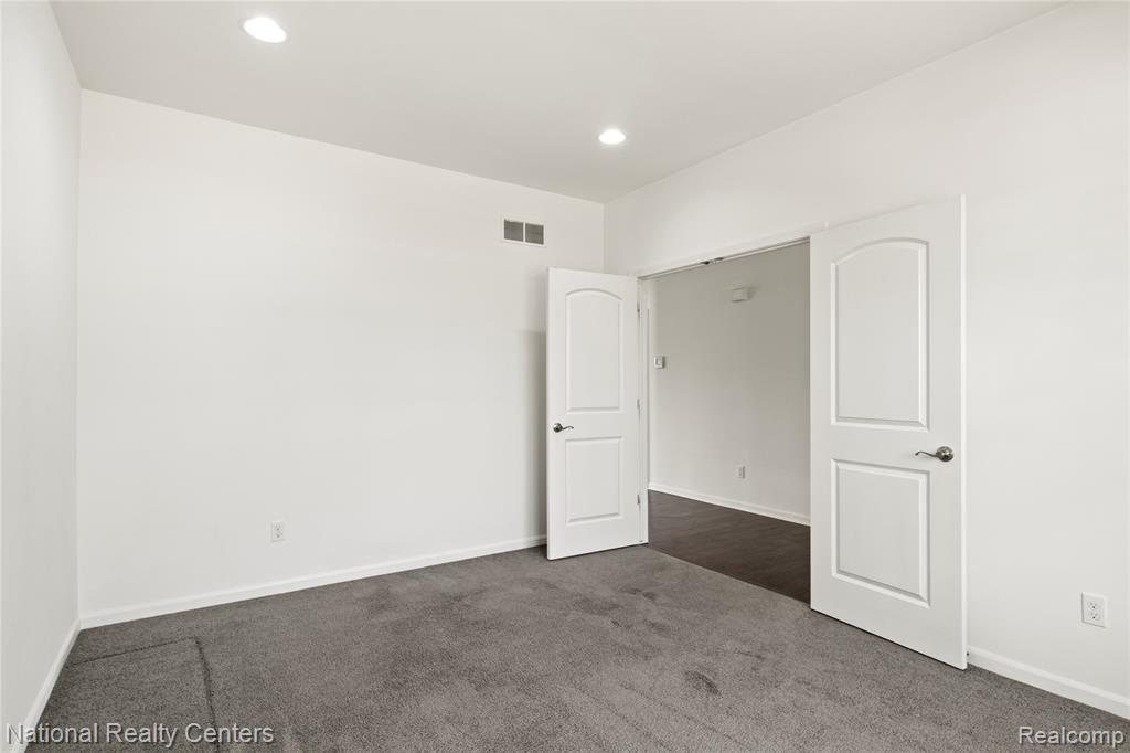 451 Goodrich, Wixom, MI — Photo 15