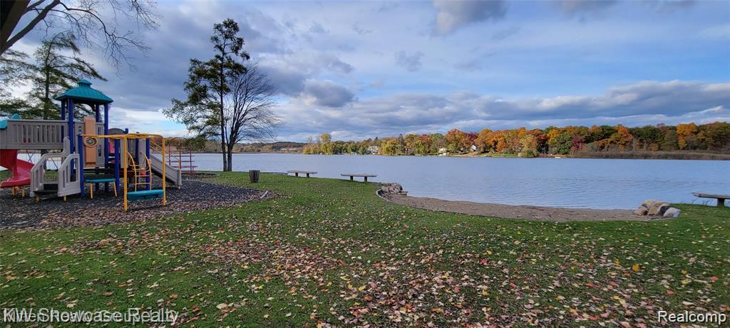 983 ARTDALE, White Lake, MI 48383 — Photo 45
